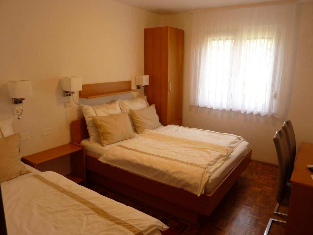 Rooms Gril โพสโตยนา ภายนอก รูปภาพ