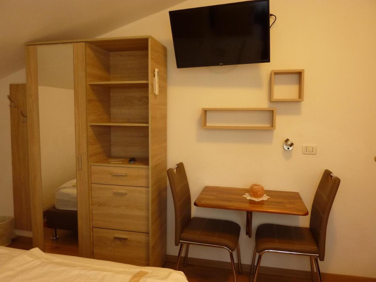 Rooms Gril โพสโตยนา ภายนอก รูปภาพ