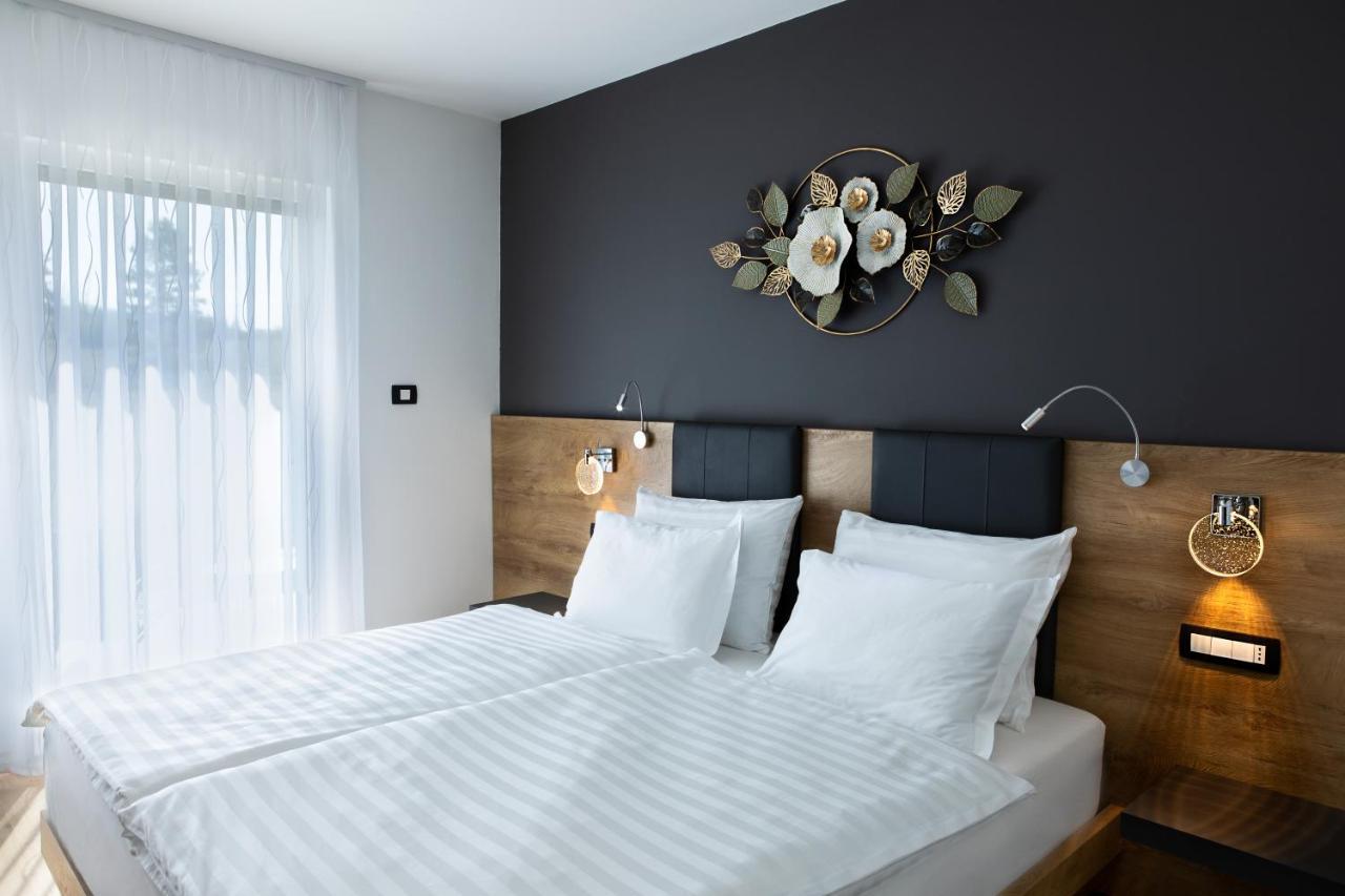 Rooms Gril โพสโตยนา ภายนอก รูปภาพ