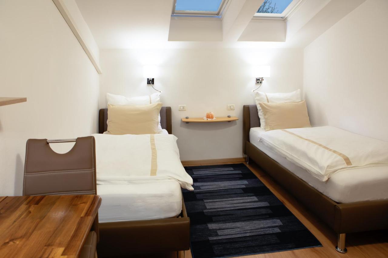 Rooms Gril โพสโตยนา ภายนอก รูปภาพ