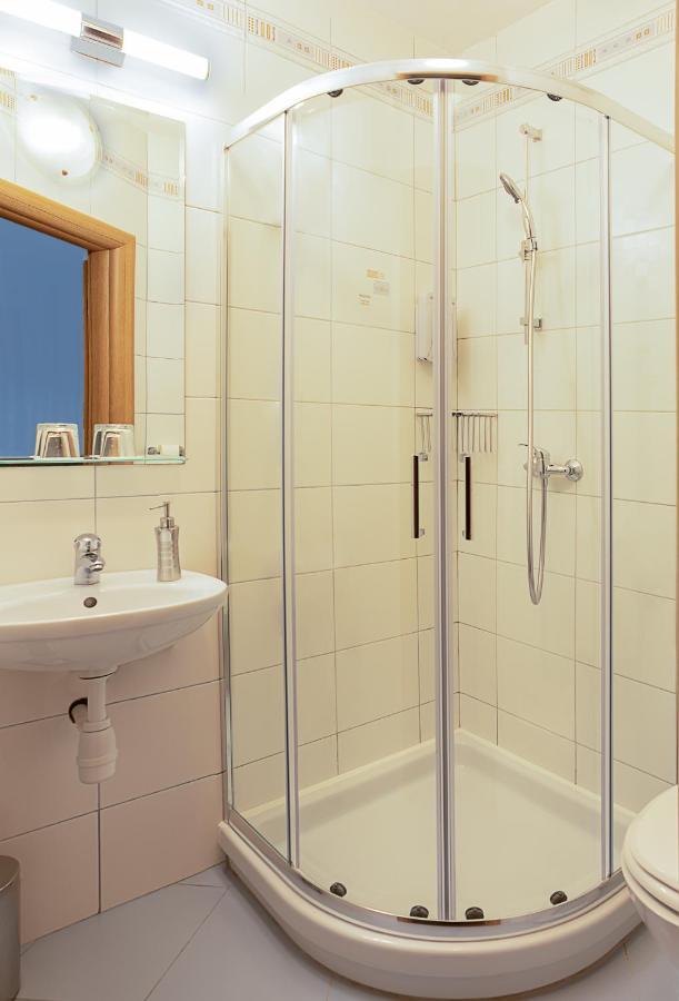 Rooms Gril โพสโตยนา ภายนอก รูปภาพ