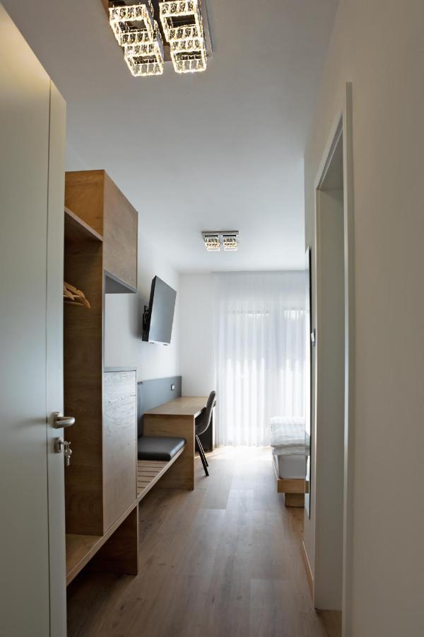 Rooms Gril โพสโตยนา ภายนอก รูปภาพ